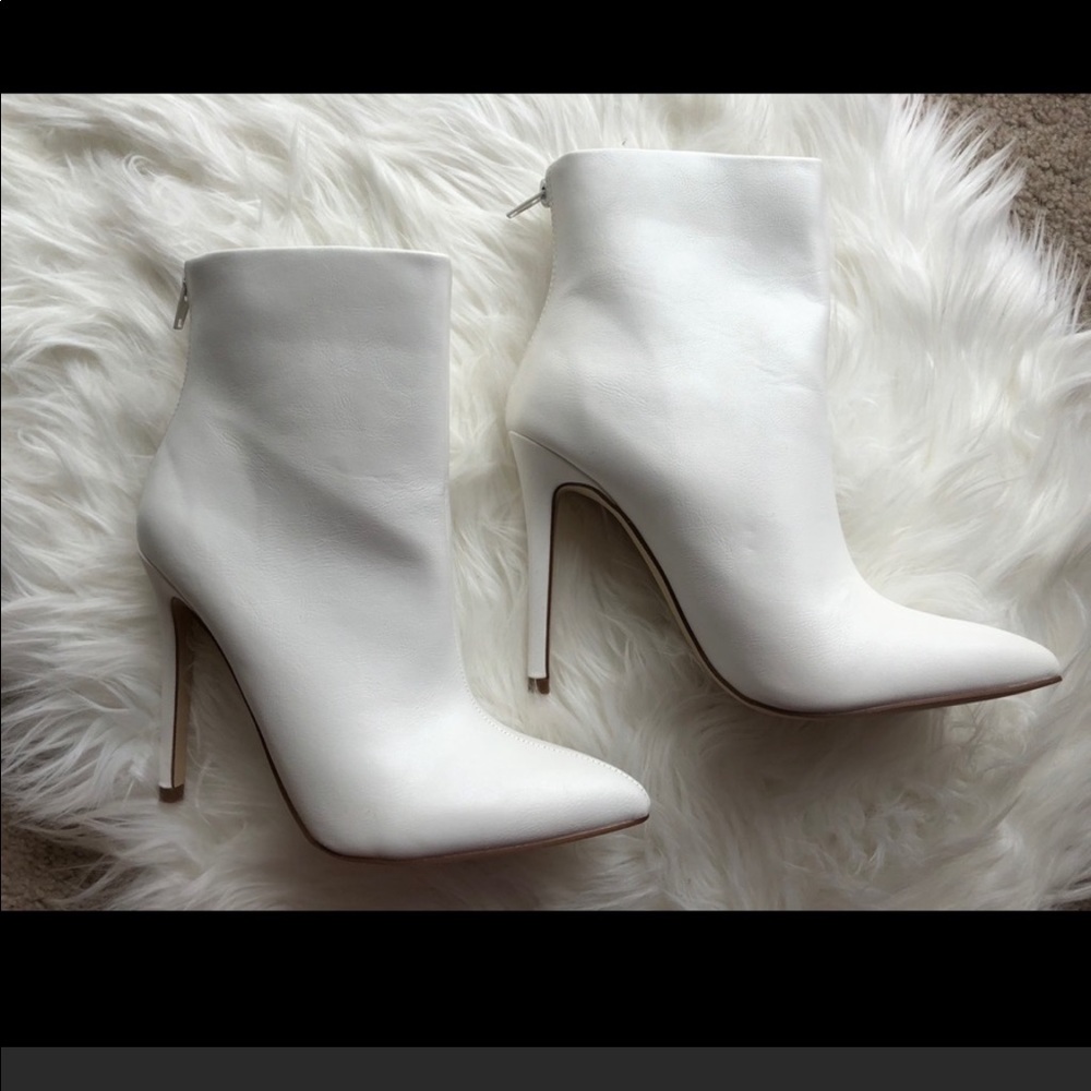 Just Fab Size 8 White Booties